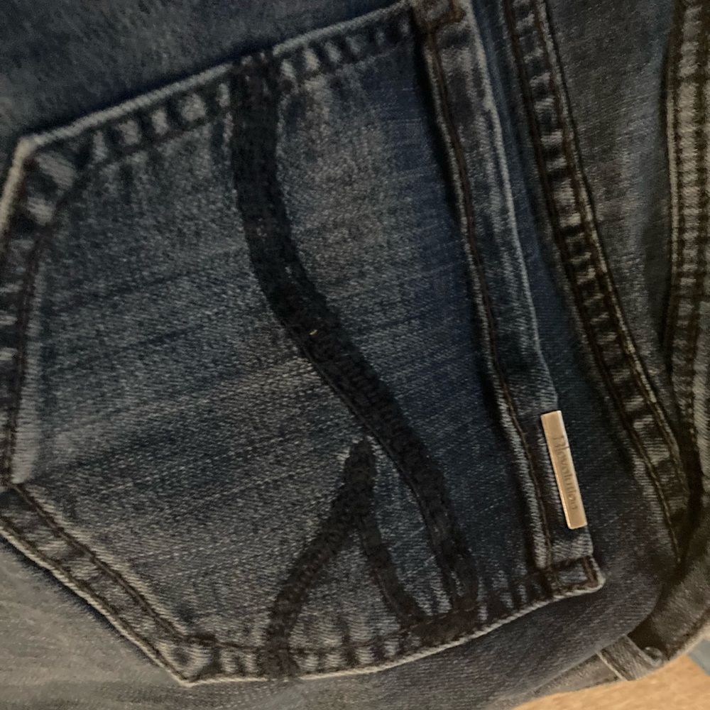 Ricki’s dark wash “Ashley” Revolution capri jeans - Picture 2 of 8
